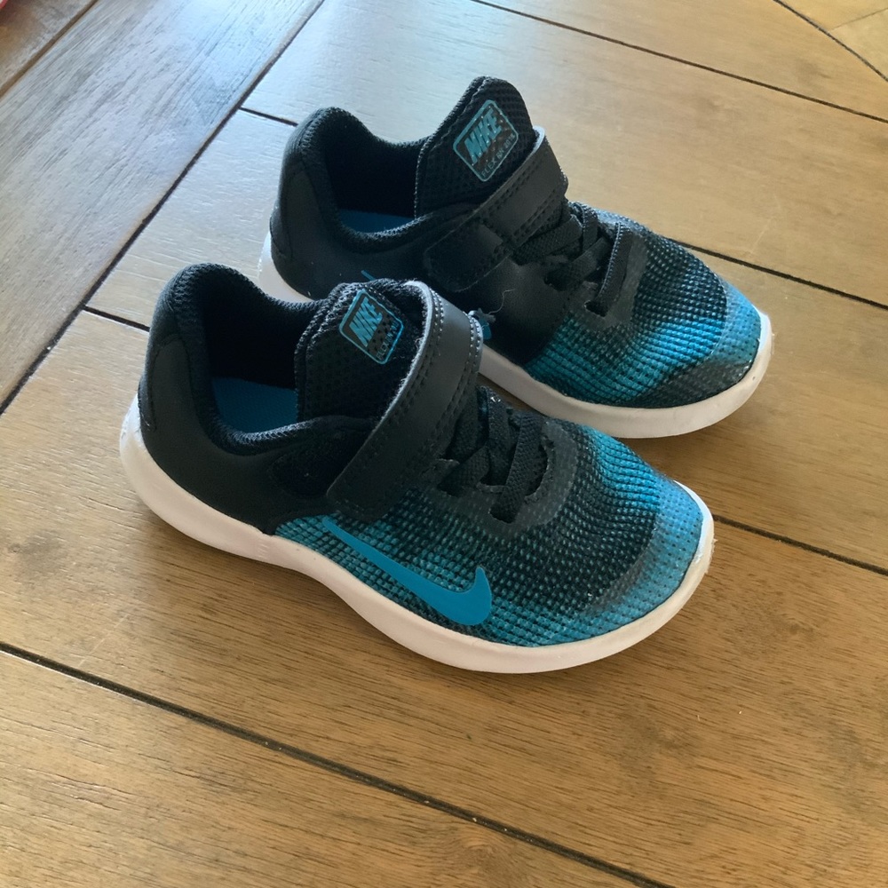 Nike size 9c blue/black/white
